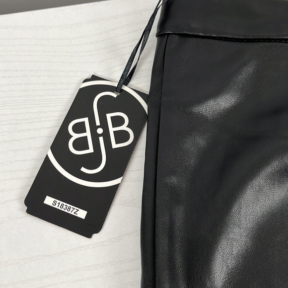 BoomBoom Jeans Black Red Rose Leather Skirt Size Medium - Picture 3 of 10